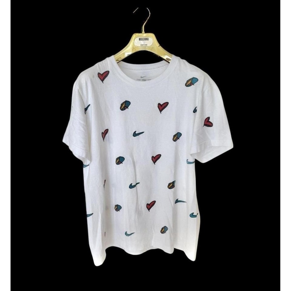 Nike T-Shirt Med White Peace and Love & Swoosh Graphic Donik AOP Distressed
